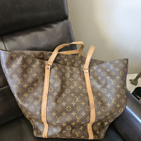 LV SHOPPING TOTE WITH RED AUTHENTIC BAG TAG (key chain not LV) - Picture 4 of 16